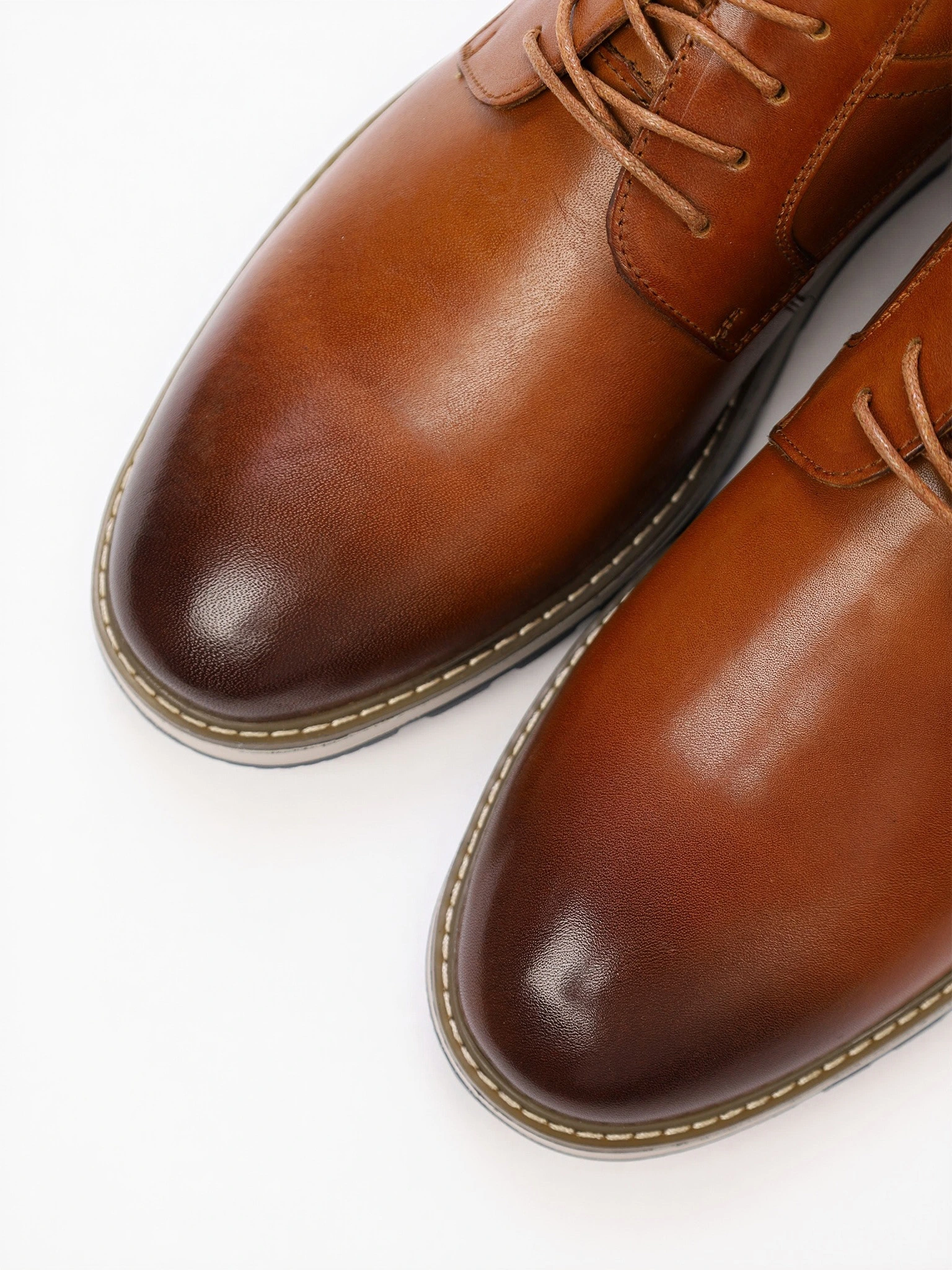 Туфли-дерби рыжего цвета со шнуровкой